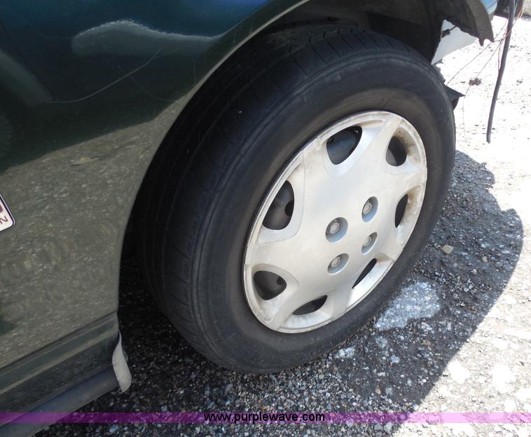 image for item H9828 2000 Saturn SL SL1