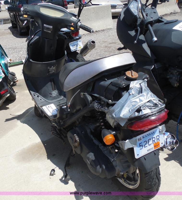 image for item H9830 2009 Trow moped