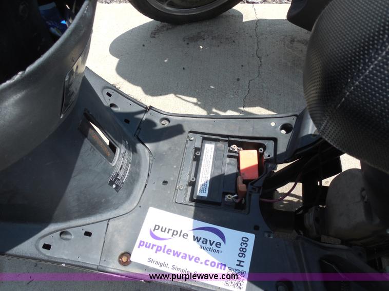 image for item H9830 2009 Trow moped