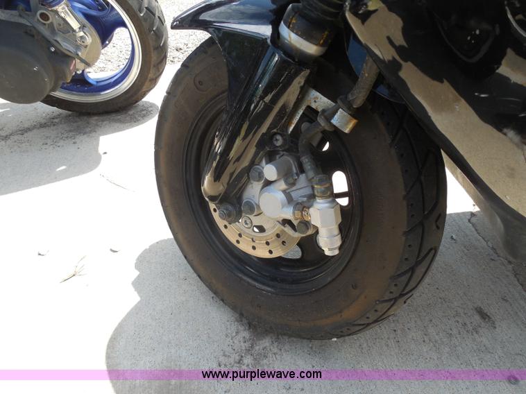 image for item H9830 2009 Trow moped