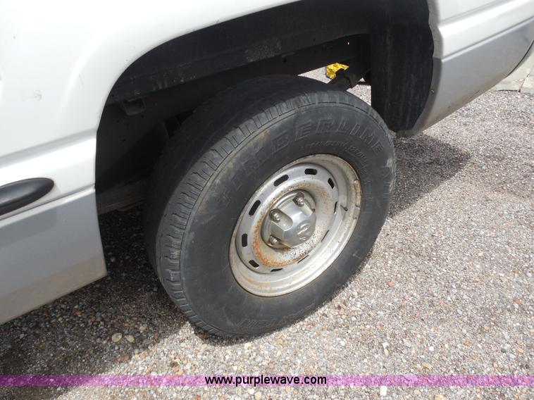 image for item H9831 1998 Dodge Ram 1500 Quad Cab pickup truck