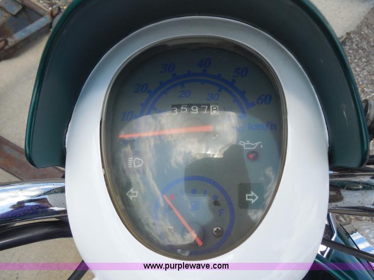 image for item H9866 2005 Venice LX scooter