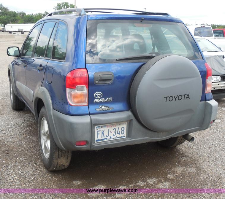 image for item H9868 2001 Toyota RAV4 SUV