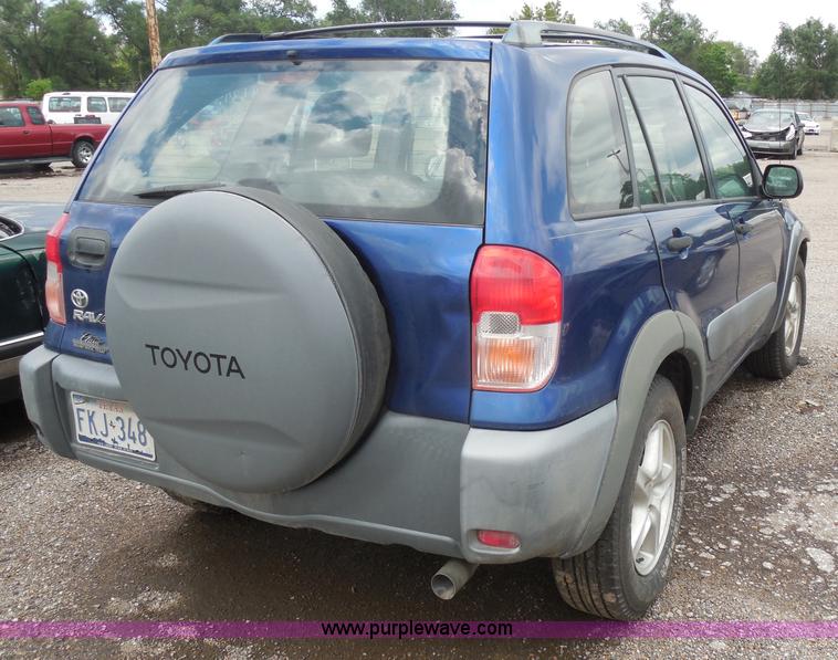 image for item H9868 2001 Toyota RAV4 SUV