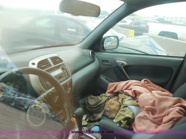 image for item H9868 2001 Toyota RAV4 SUV