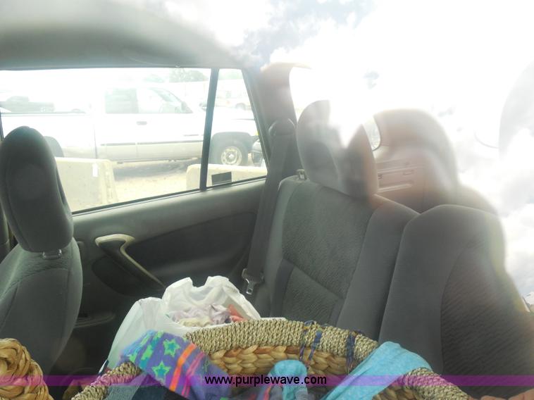 image for item H9868 2001 Toyota RAV4 SUV