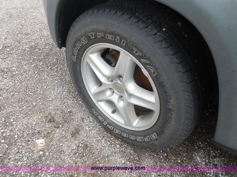 image for item H9868 2001 Toyota RAV4 SUV