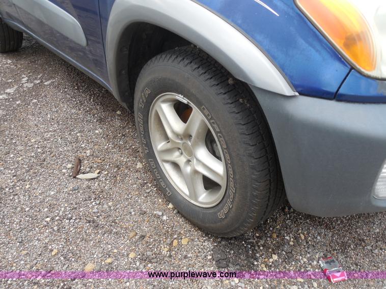 image for item H9868 2001 Toyota RAV4 SUV