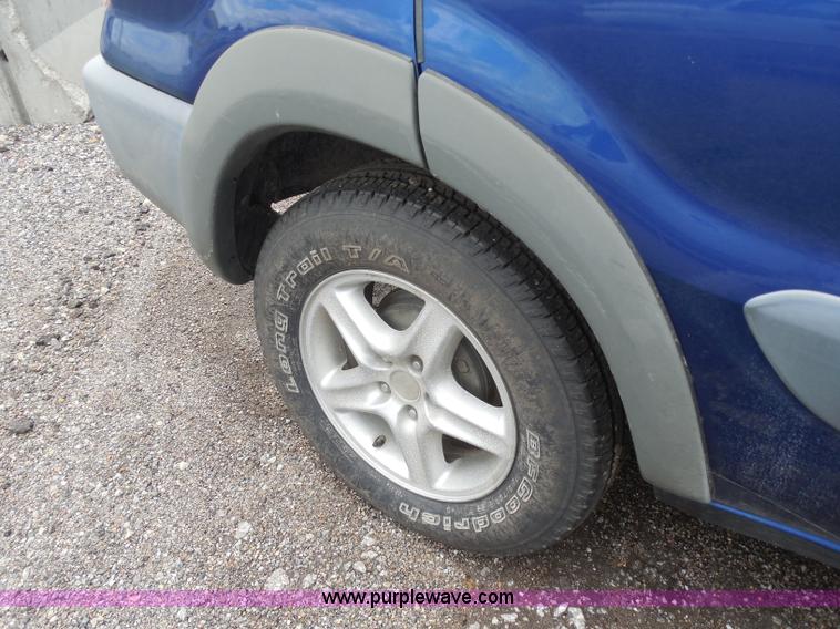 image for item H9868 2001 Toyota RAV4 SUV