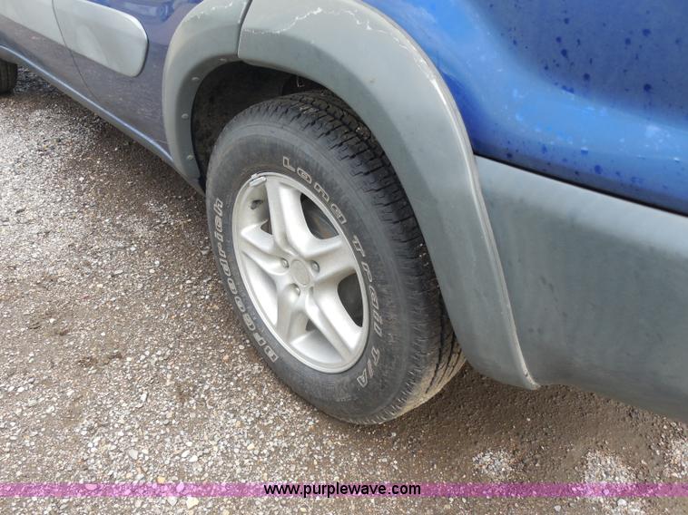 image for item H9868 2001 Toyota RAV4 SUV