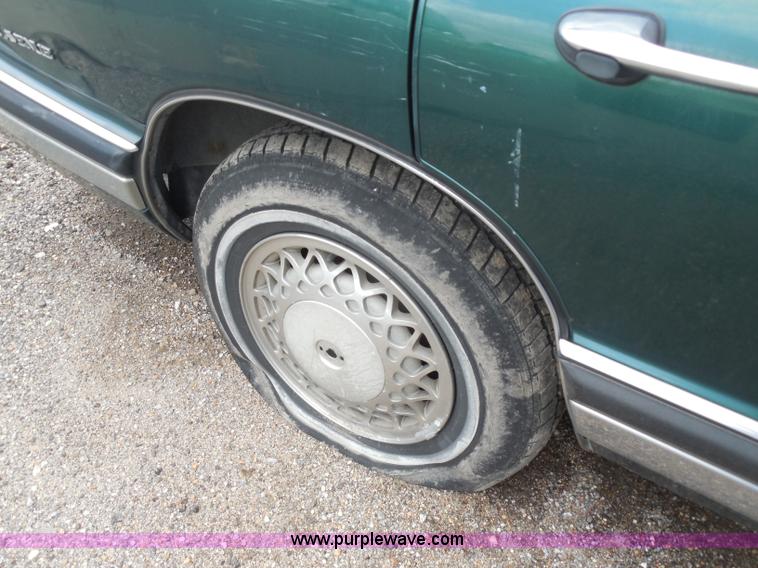 image for item H9869 1994 Buick Park Avenue