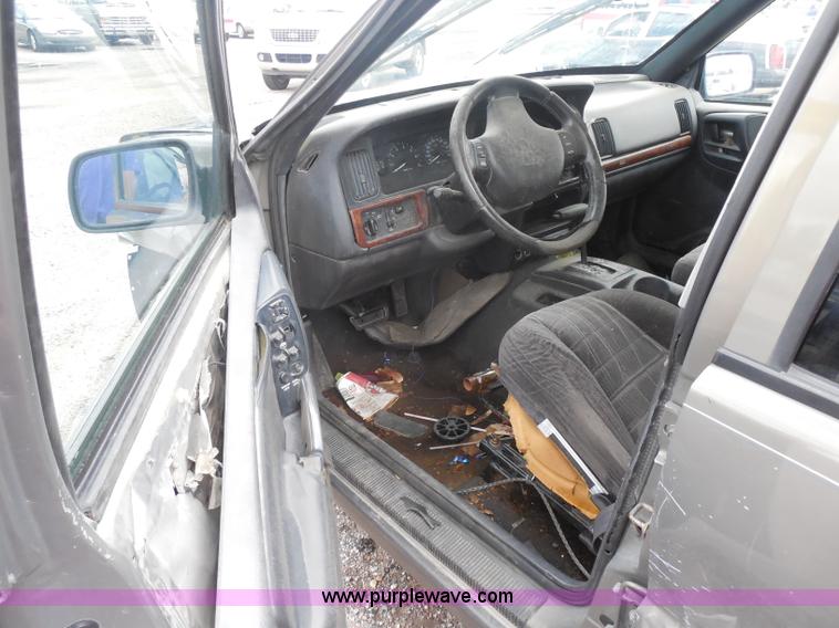 image for item H9871 1997 Jeep Grand Cherokee Laredo SUV