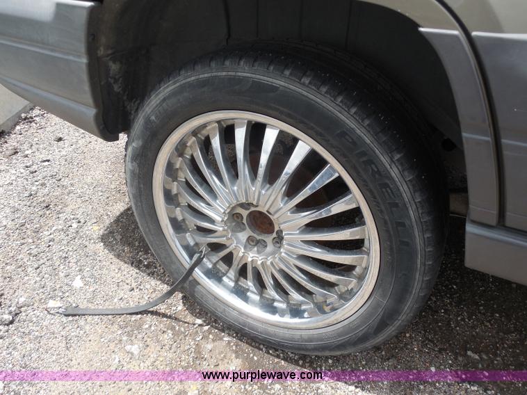 image for item H9871 1997 Jeep Grand Cherokee Laredo SUV