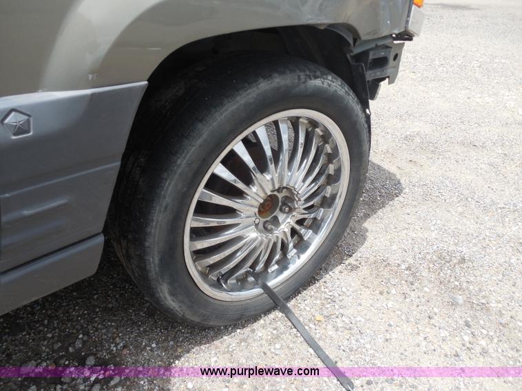 image for item H9871 1997 Jeep Grand Cherokee Laredo SUV