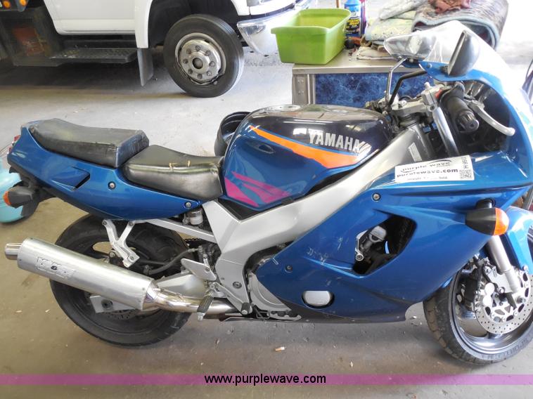 image for item H9982 1995 Yamaha YZF-600R motorcycle