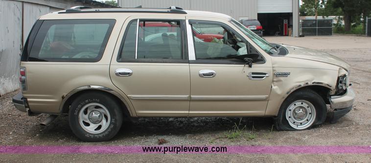 image for item I7816 2000 Ford Expedition XLT SUV