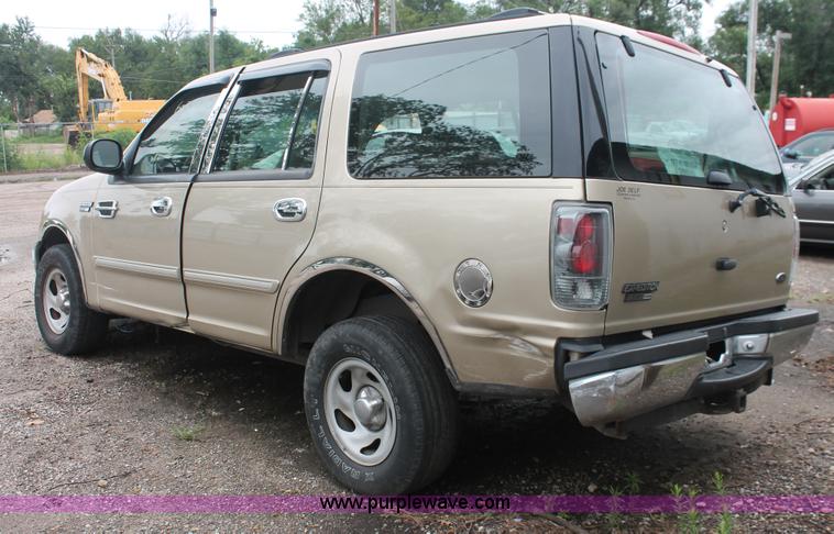 image for item I7816 2000 Ford Expedition XLT SUV