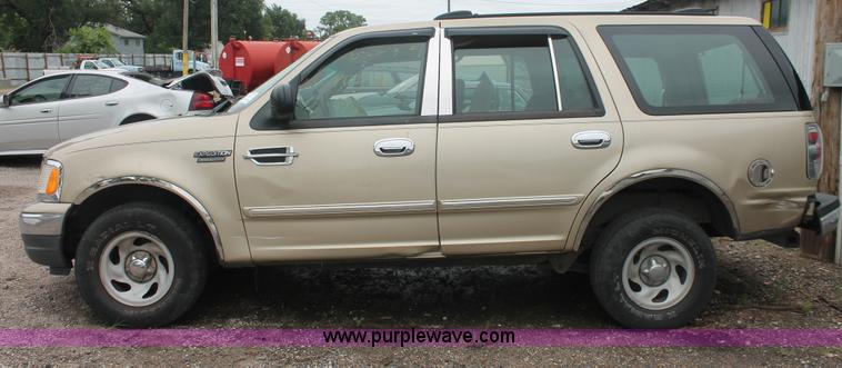 image for item I7816 2000 Ford Expedition XLT SUV