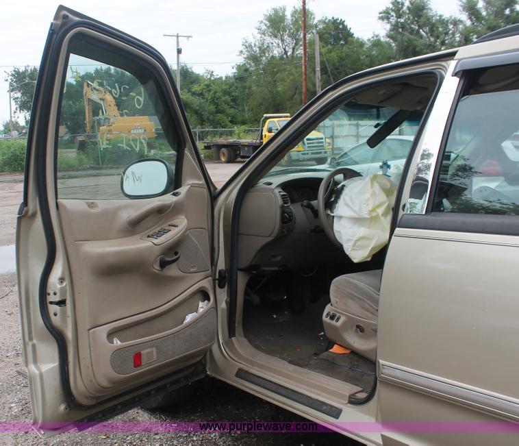 image for item I7816 2000 Ford Expedition XLT SUV