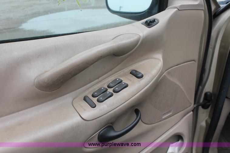 image for item I7816 2000 Ford Expedition XLT SUV