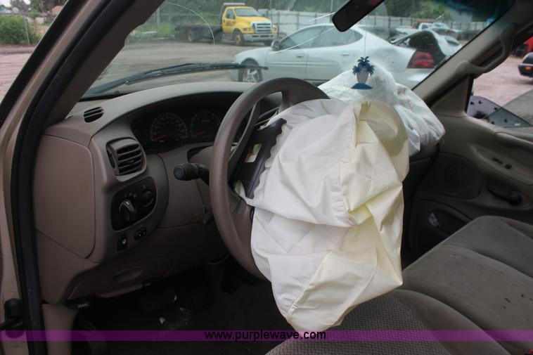 image for item I7816 2000 Ford Expedition XLT SUV