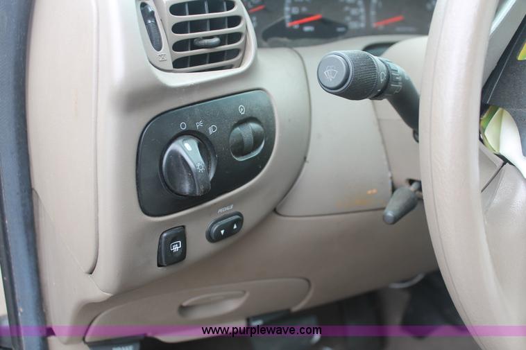 image for item I7816 2000 Ford Expedition XLT SUV