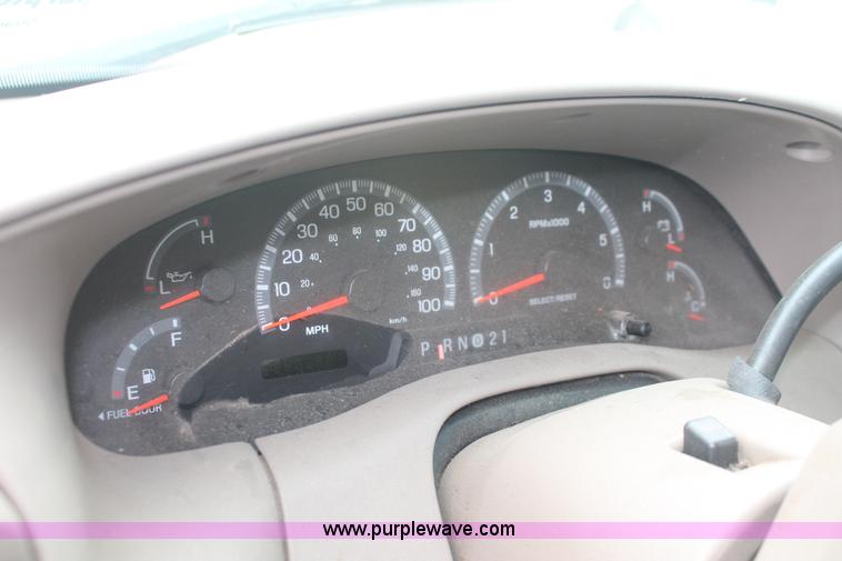 image for item I7816 2000 Ford Expedition XLT SUV