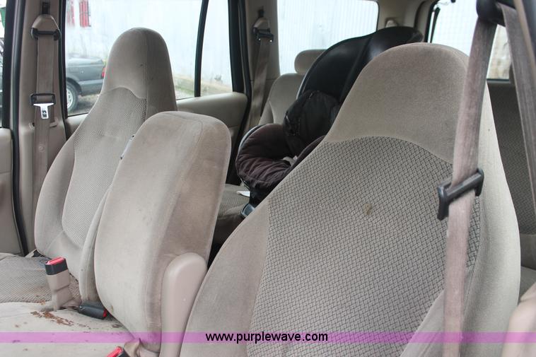image for item I7816 2000 Ford Expedition XLT SUV