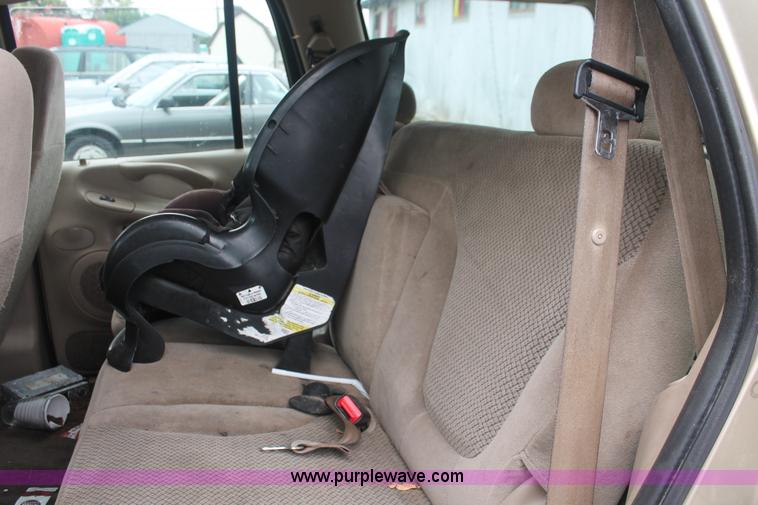 image for item I7816 2000 Ford Expedition XLT SUV