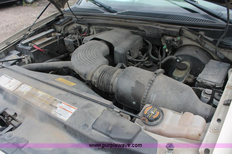 image for item I7816 2000 Ford Expedition XLT SUV