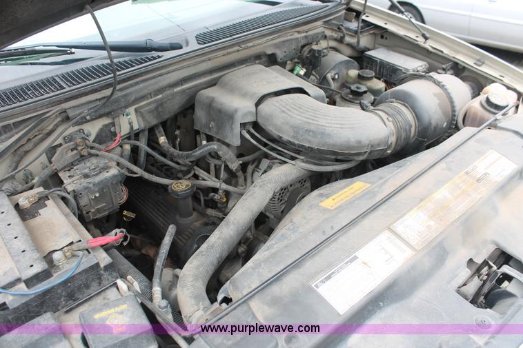 image for item I7816 2000 Ford Expedition XLT SUV