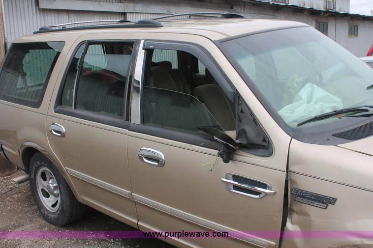 image for item I7816 2000 Ford Expedition XLT SUV
