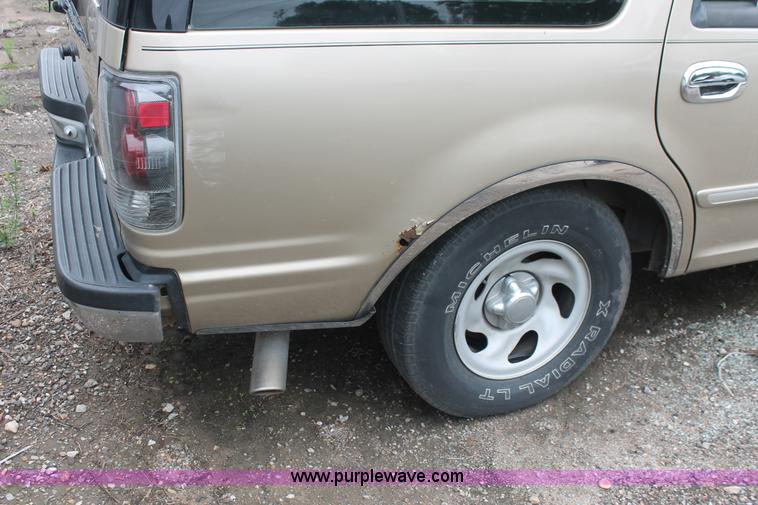 image for item I7816 2000 Ford Expedition XLT SUV