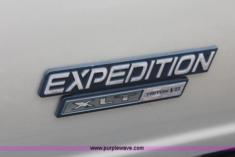 image for item I7816 2000 Ford Expedition XLT SUV