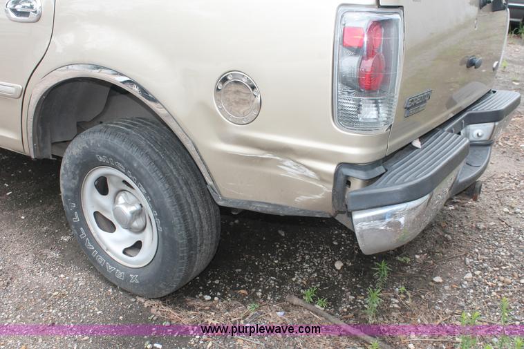 image for item I7816 2000 Ford Expedition XLT SUV