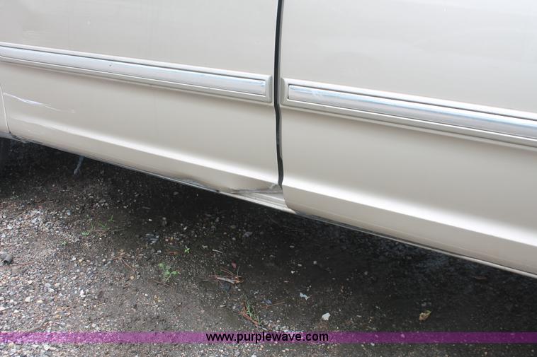 image for item I7816 2000 Ford Expedition XLT SUV