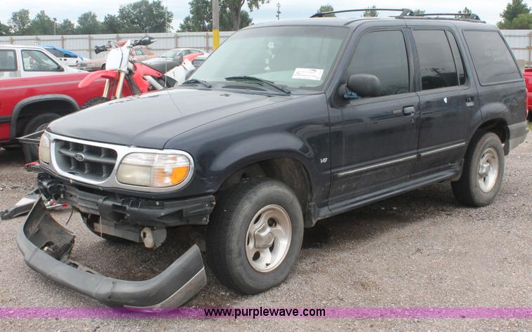image for item I7818 2000 Ford Explorer XLT SUV
