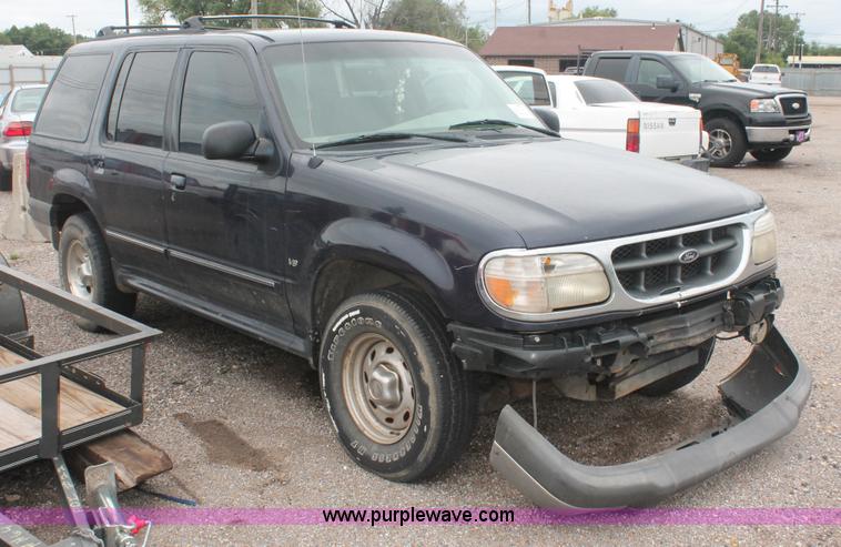 image for item I7818 2000 Ford Explorer XLT SUV