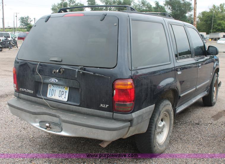 image for item I7818 2000 Ford Explorer XLT SUV