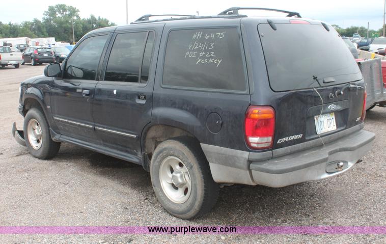 image for item I7818 2000 Ford Explorer XLT SUV