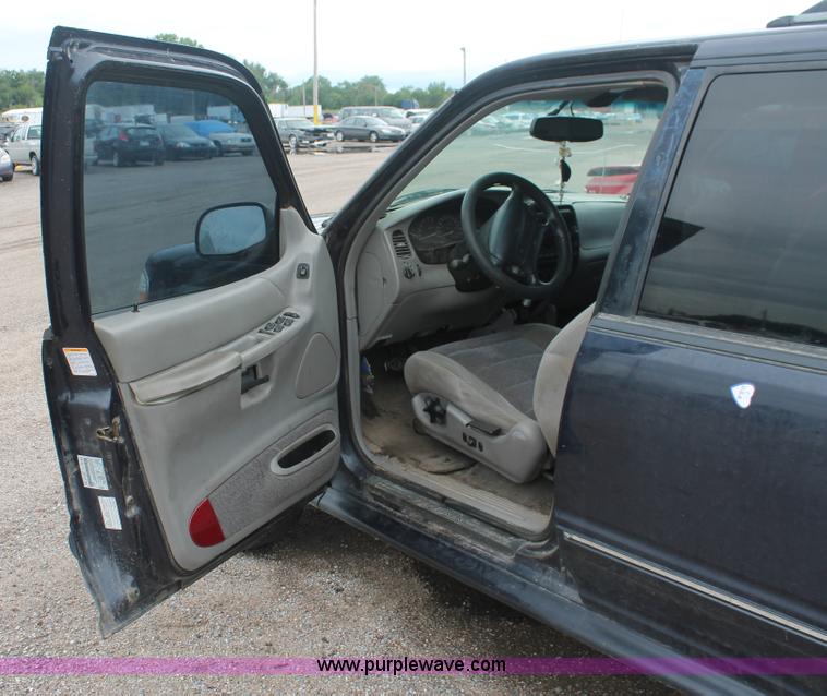 image for item I7818 2000 Ford Explorer XLT SUV