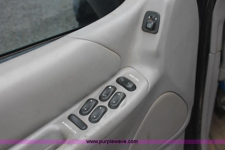 image for item I7818 2000 Ford Explorer XLT SUV