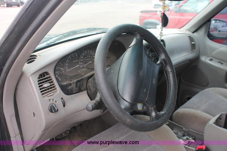 image for item I7818 2000 Ford Explorer XLT SUV