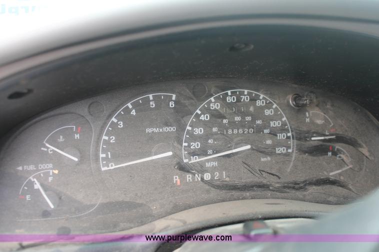 image for item I7818 2000 Ford Explorer XLT SUV