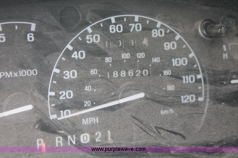 image for item I7818 2000 Ford Explorer XLT SUV