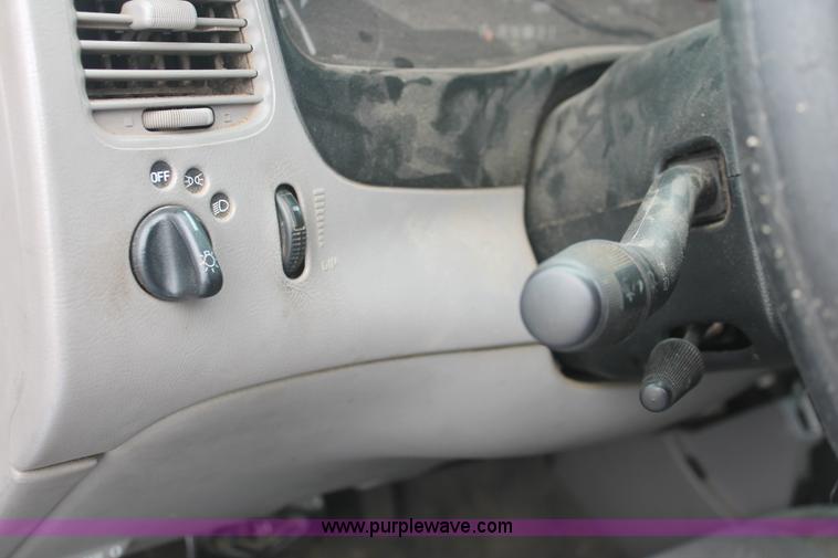 image for item I7818 2000 Ford Explorer XLT SUV