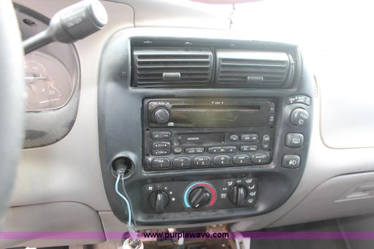 image for item I7818 2000 Ford Explorer XLT SUV