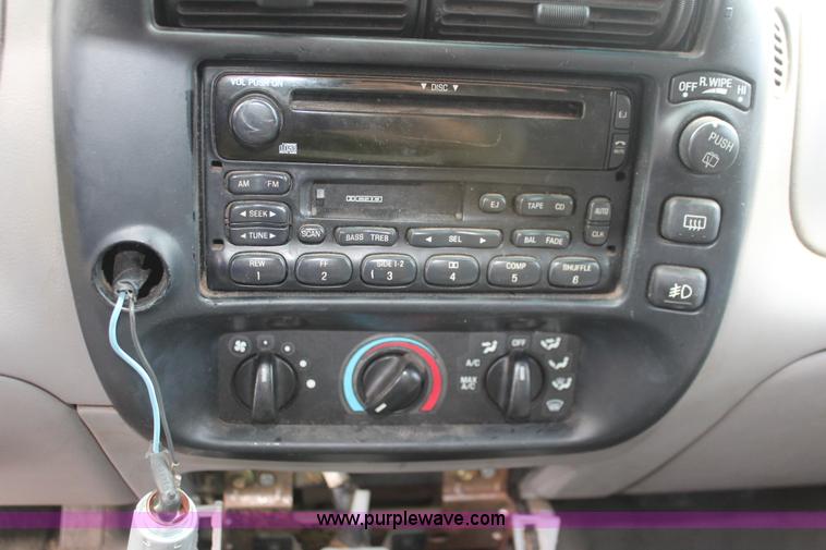 image for item I7818 2000 Ford Explorer XLT SUV