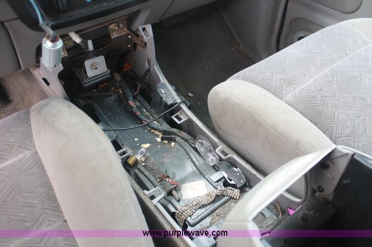 image for item I7818 2000 Ford Explorer XLT SUV