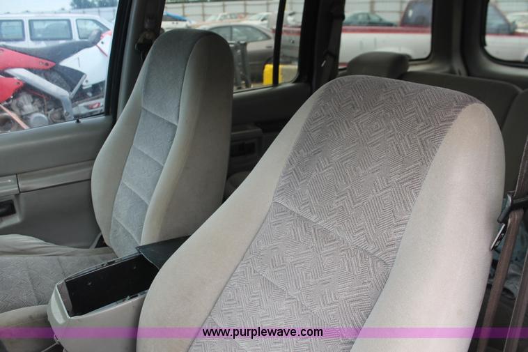 image for item I7818 2000 Ford Explorer XLT SUV